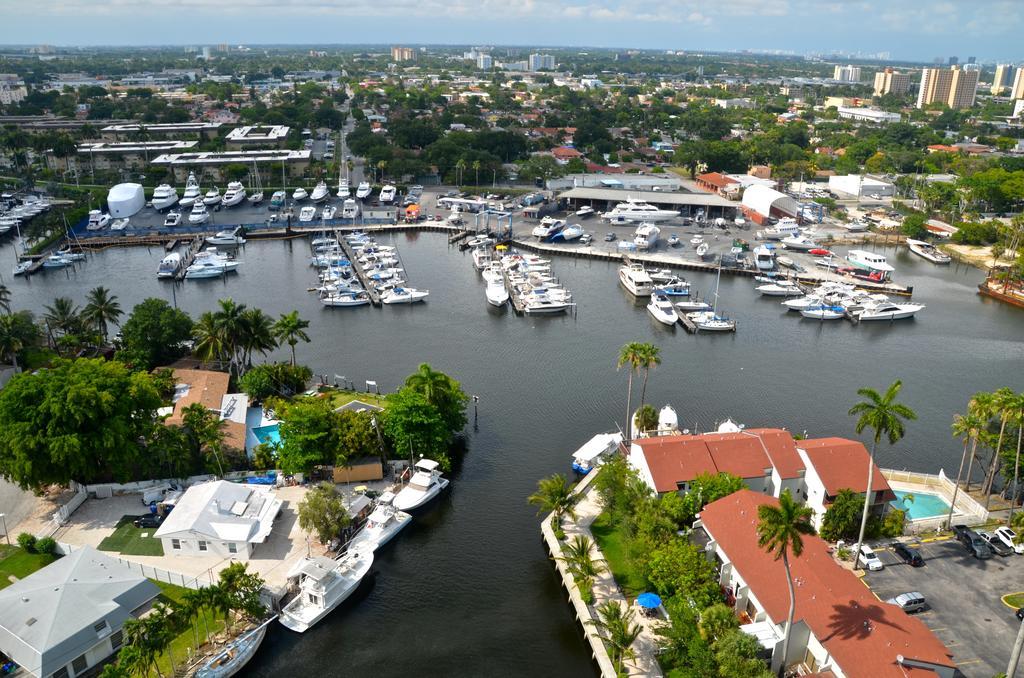 Riviera Apartments At Marina & Tower Miami Exterior photo